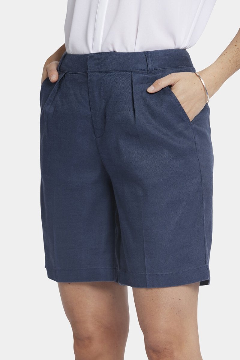 Relaxed Short In Oxford Navy Stretch Linen | Oxford Navy | Shorts | NYDJ